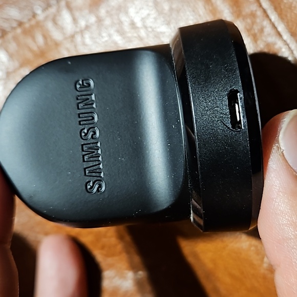 Original Samsung watch charger - Picture 2 of 3